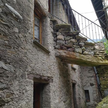 Il Fiume Di Fianco. Appartamento Alta Valsesia Mollia Bagian luar foto